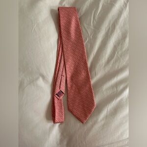 Vineyard Vines men’s pink tie with logo whales; like new